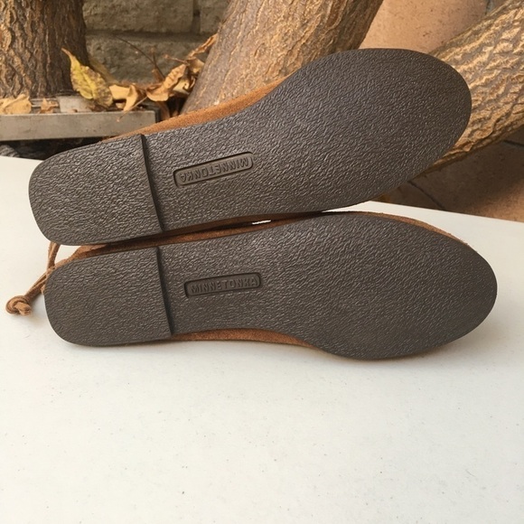 NEW Minnetonka Fringe Back Zip Bootie Brown - Picture 6 of 7